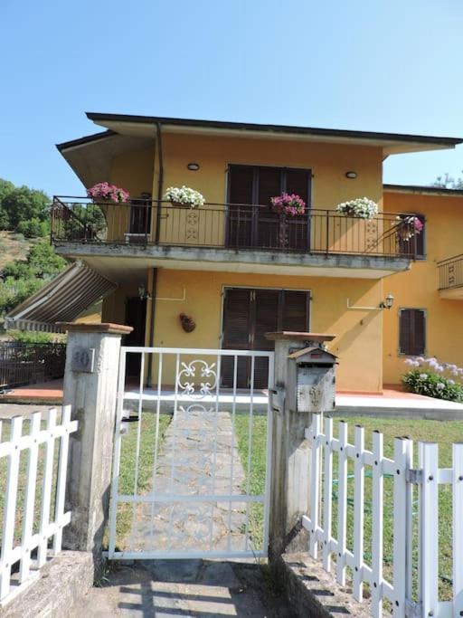 Casa Vacanze La Cicala Понтремоли Экстерьер фото